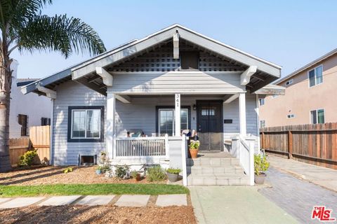 Photo of 341 E 64th Street, Los Angeles, CA 90003 (MLS # 25626285)