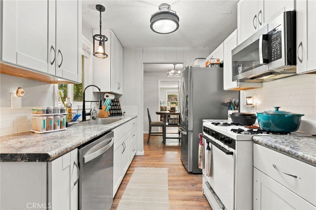 38152 Ruth Hill