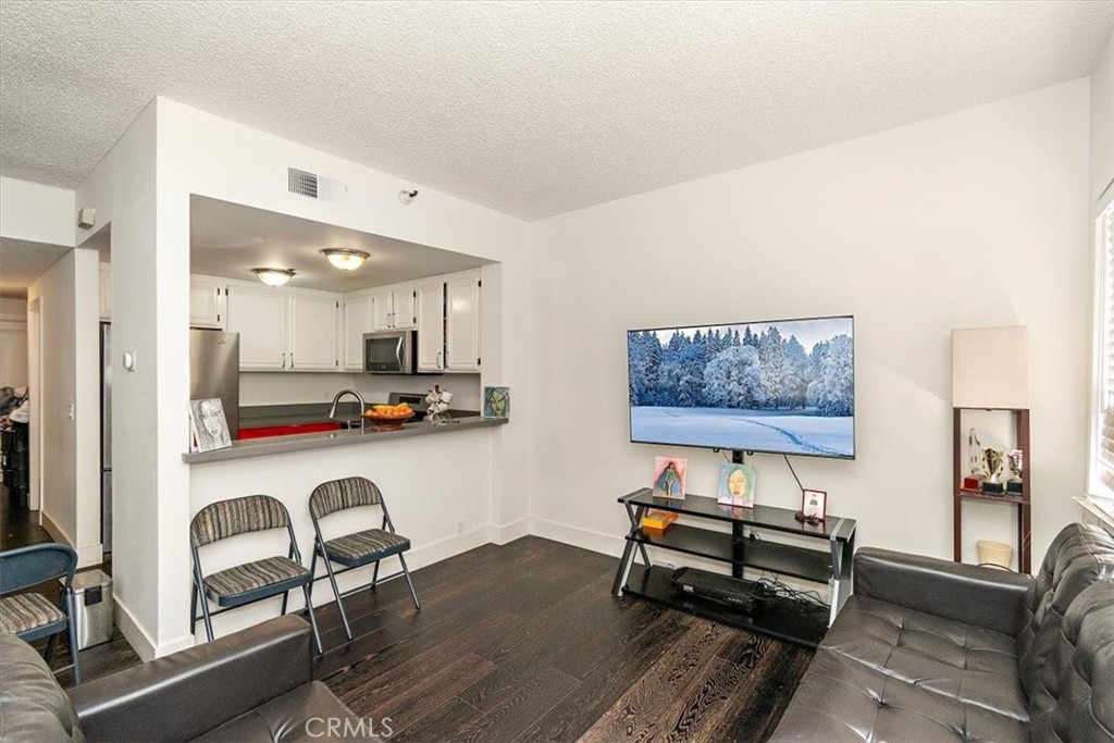 730 W 4th Street 318