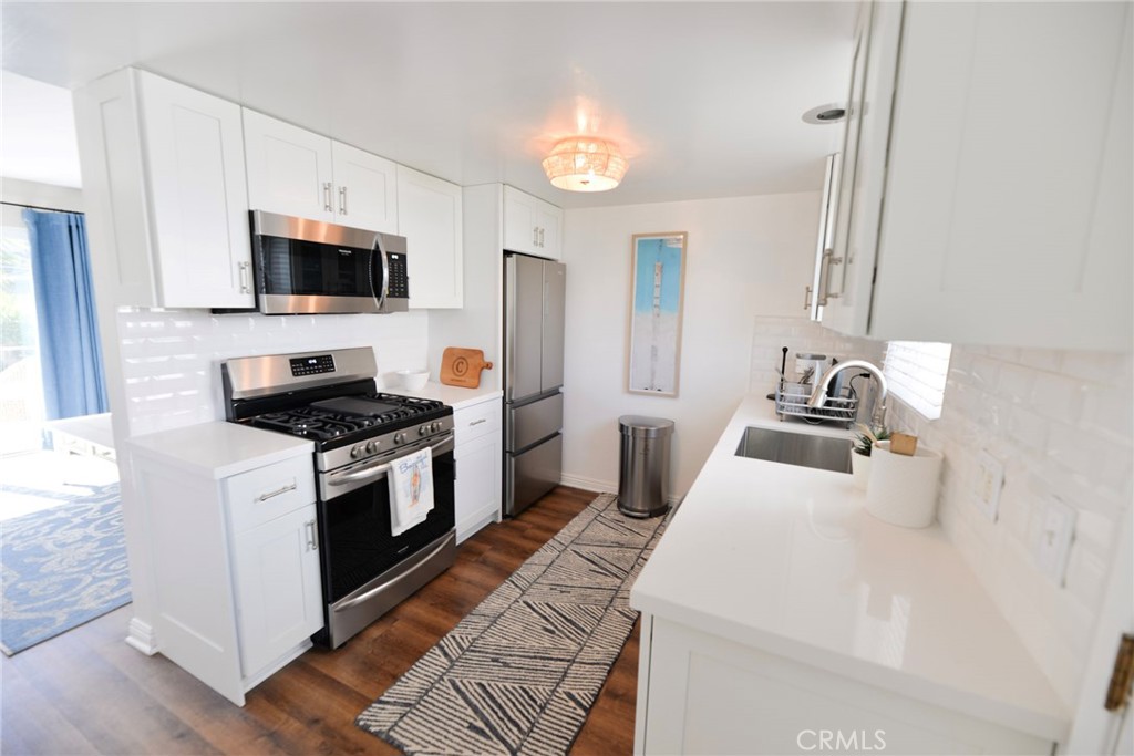 510 Avenida Victoria J