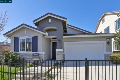 Photo of 519 Yarrow Dr Dr, Fairfield, CA 94534 (MLS # 41132124)