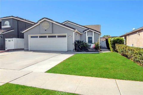 Photo of 2705 Shrubwood CIR, Simi Valley, CA 93065 (MLS # SR26225023)