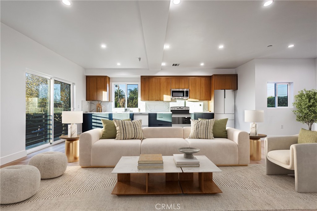 1658 S Hayworth Avenue