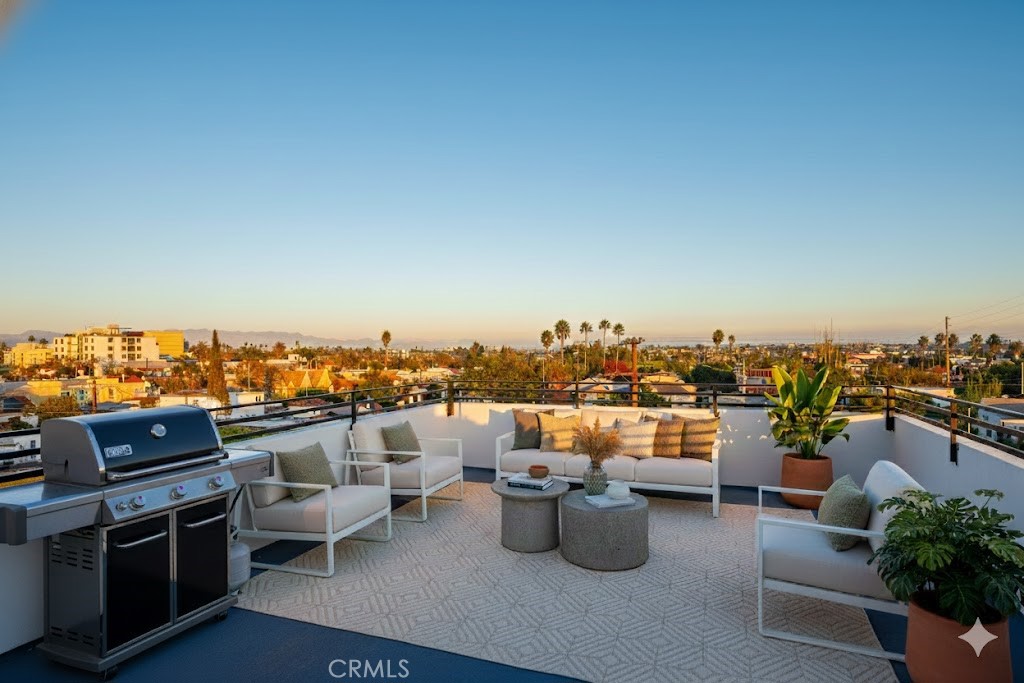 1658 S Hayworth Avenue