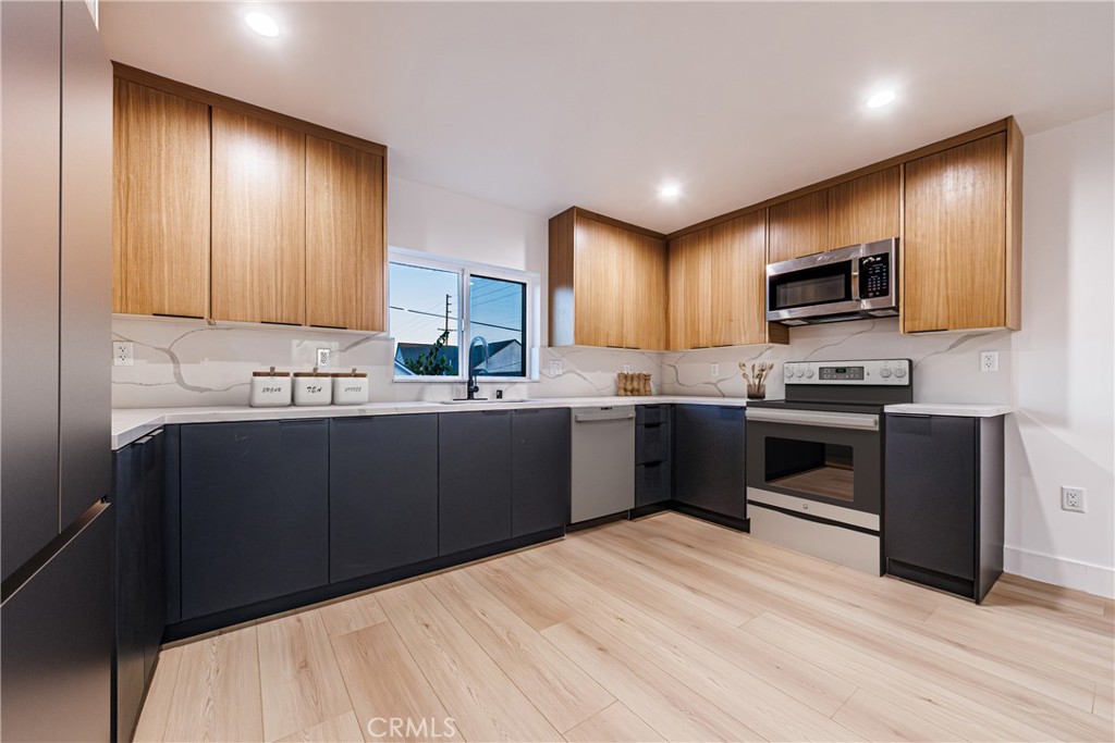 1658 S Hayworth Avenue