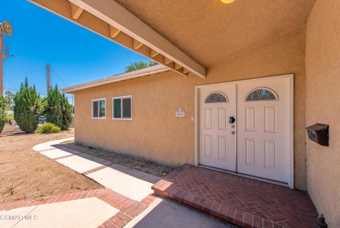 Photo of 8681 Winnetka Avenue, Winnetka, CA 91306 (MLS # 226003036)