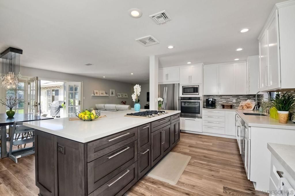 listing image 130729841176915477307