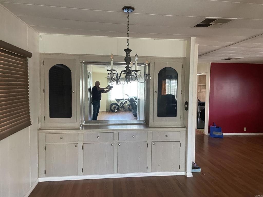 1010 E Bobier Drive E 86