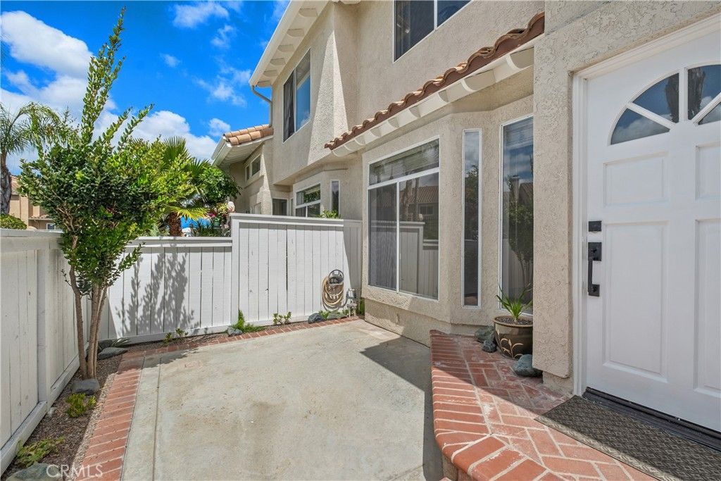 Photo of 26927 Begonia Pl, Mission Viejo, CA 92692 (MLS # OC26077433)