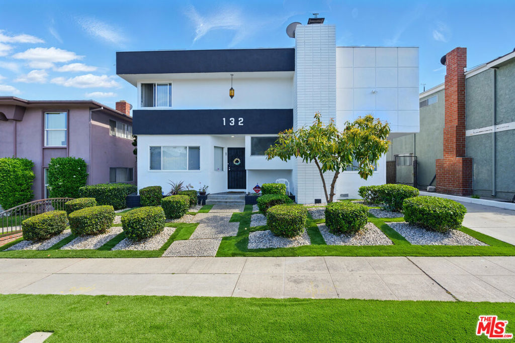 132 W Hillsdale Street