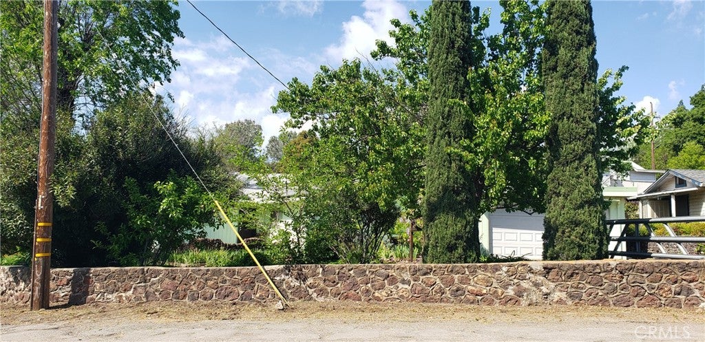 14002 Lakeshore Drive
