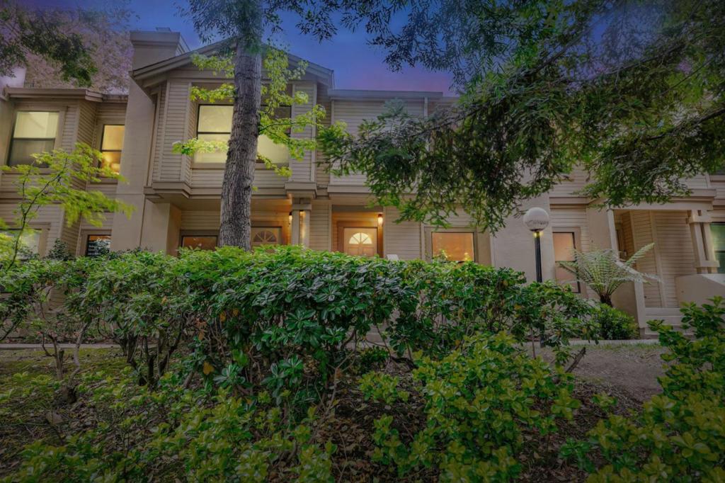926 La Mesa Terrace E
