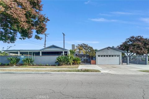Photo of 2131 W Niobe Avenue, Anaheim, CA 92804 (MLS # OC25245837) Photo of 2131 W Niobe Avenue, Anaheim, CA 92804 (MLS # OC25245837)