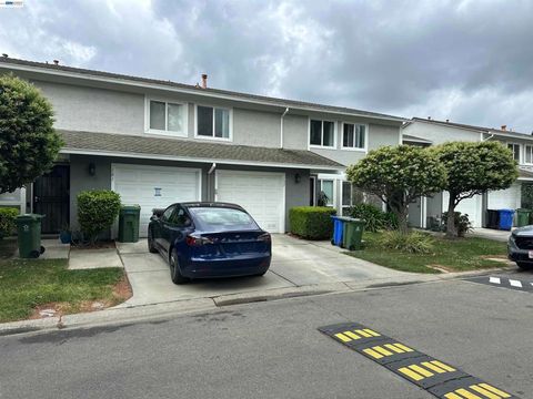 Photo of 157 El Dorado Cmn Cmn, Fremont, CA 94539 (MLS # 41129685)