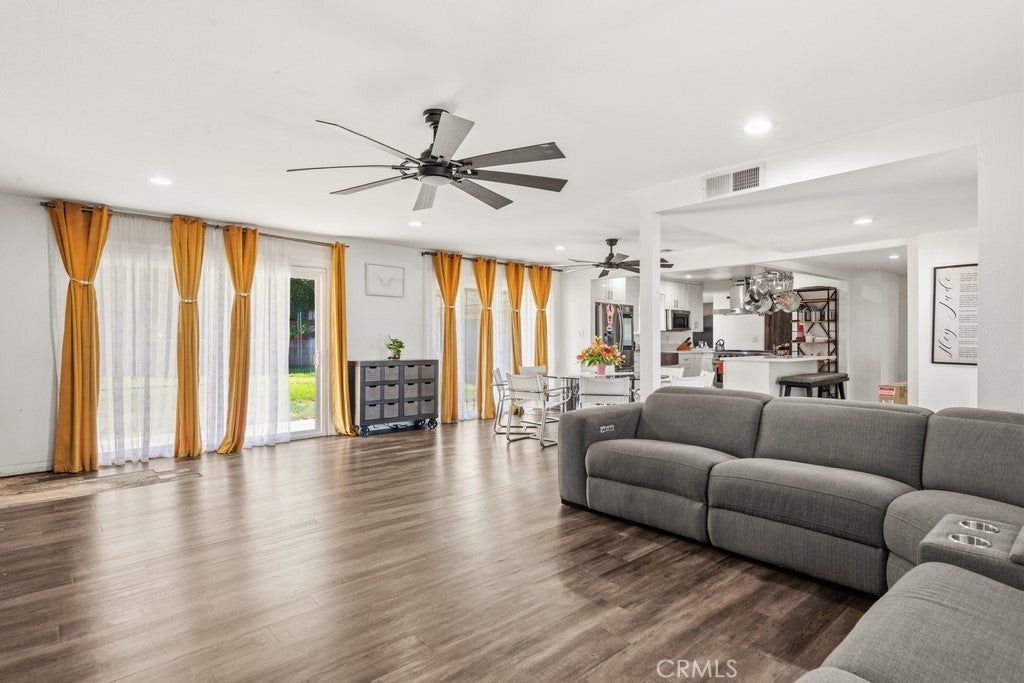 1768 E Ralston