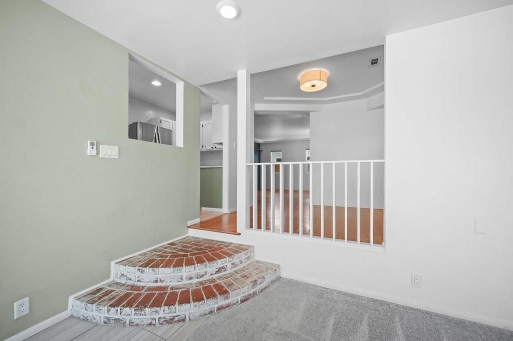 listing image 130725783405803692794
