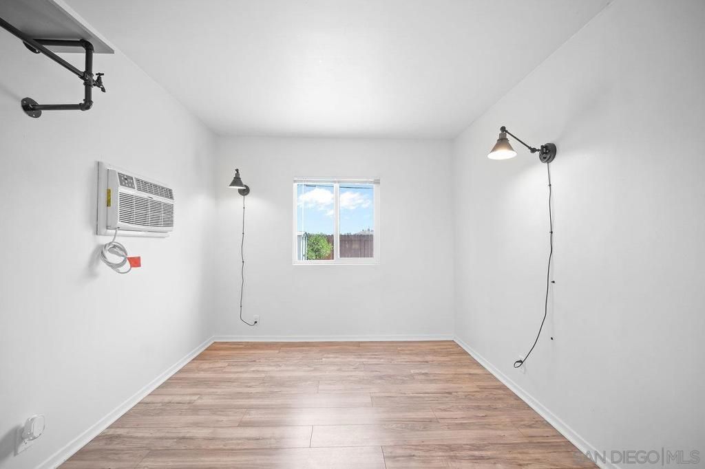 listing image 130723712783197932865