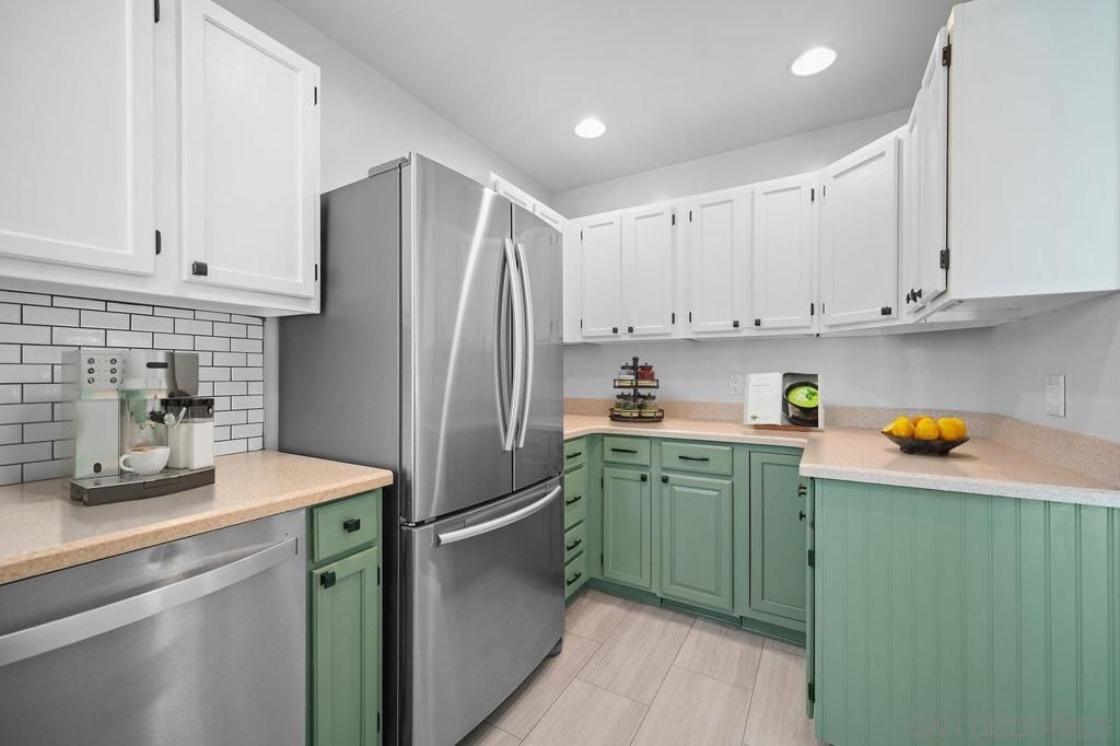 listing image 130723755287649837383