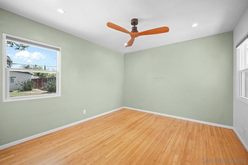 listing image 130727669469619550538