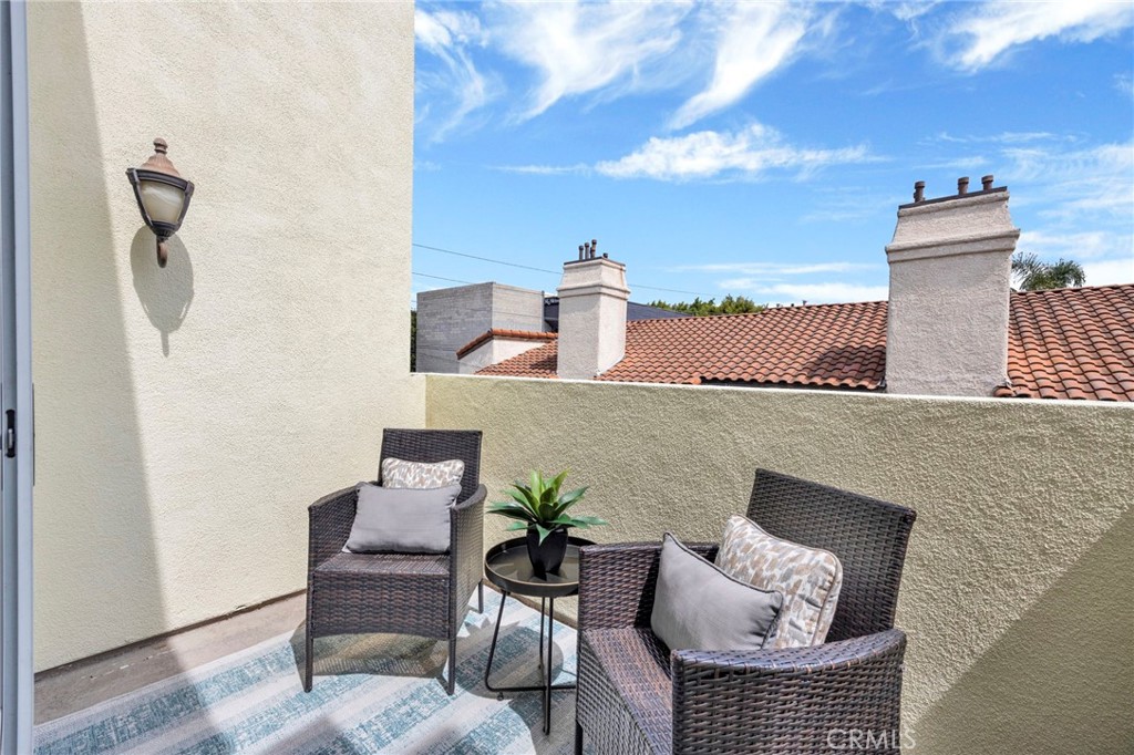 1726 S Bentley Avenue PH3