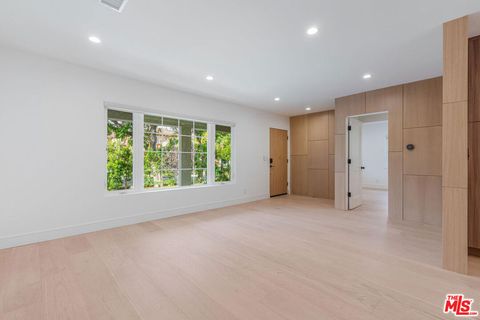 Photo of 5110 Garden Grove Avenue, Tarzana, CA 91356 (MLS # 26833049)