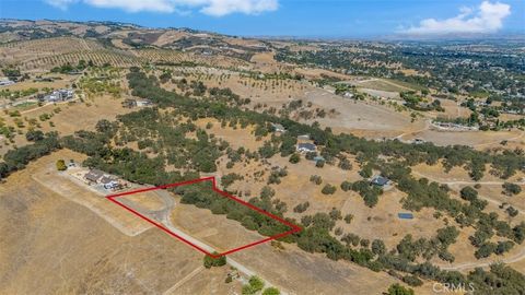 Tiny photo for 350 Robles Road, Paso Robles, CA 93446 (MLS # SC25217476)