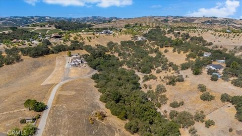 Tiny photo for 350 Robles Road, Paso Robles, CA 93446 (MLS # SC25217476)