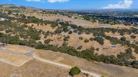 Tiny photo for 350 Robles Road, Paso Robles, CA 93446 (MLS # SC25217476)