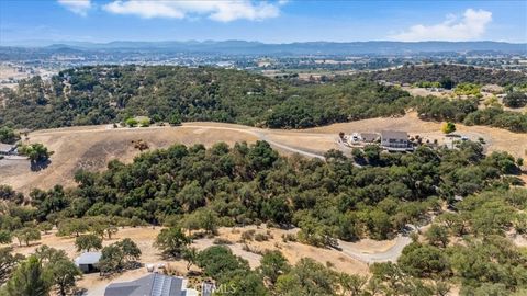 Tiny photo for 350 Robles Road, Paso Robles, CA 93446 (MLS # SC25217476)