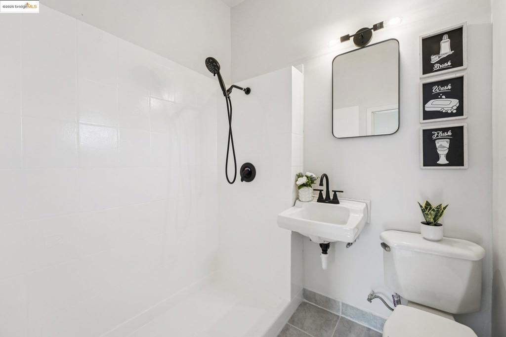 EAST LAKE - Residential