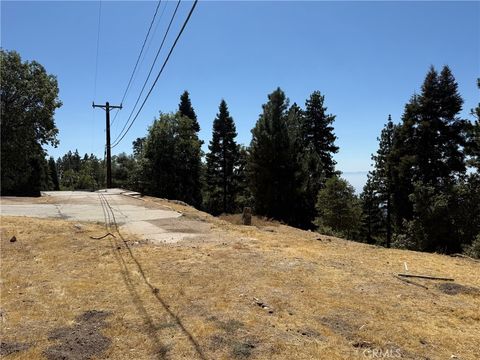 Photo of 10 Winding Way, Running Springs, CA 92382 (MLS # IG25217784)