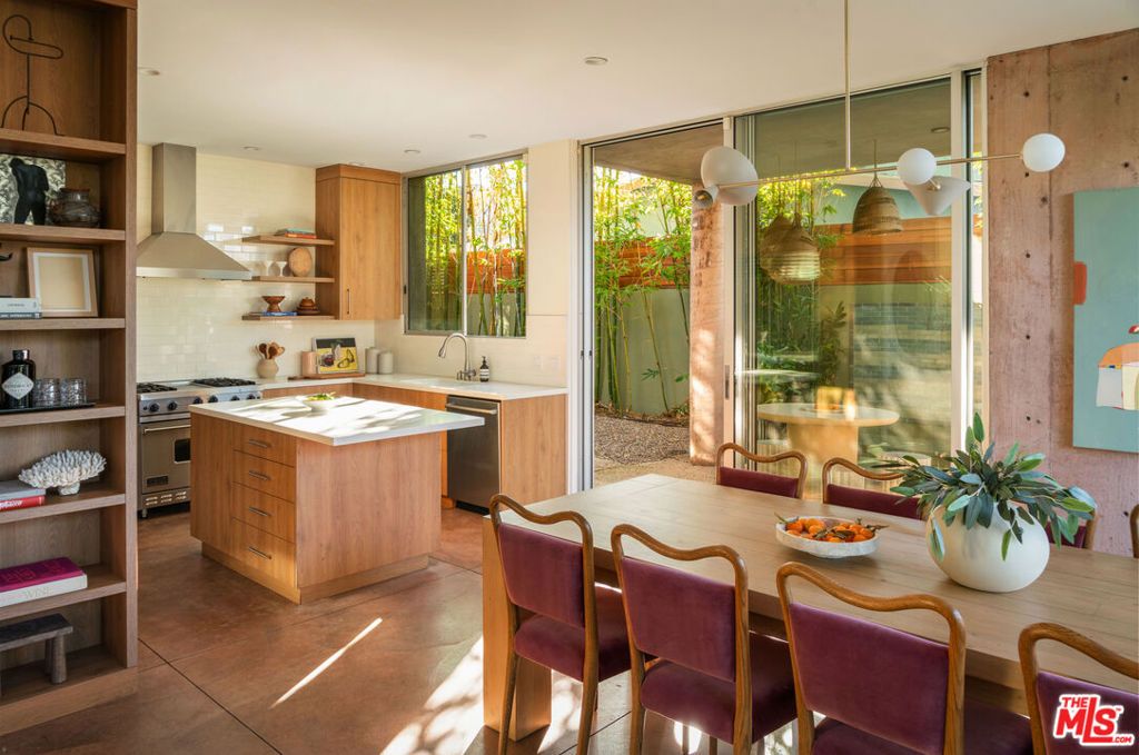 Photo of 2324 Boone Avenue, Venice, CA 90291 (MLS # 26635779)