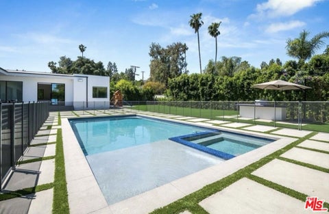 Photo of 20141 Wells Drive, Woodland Hills, CA 91364 (MLS # 26870647)