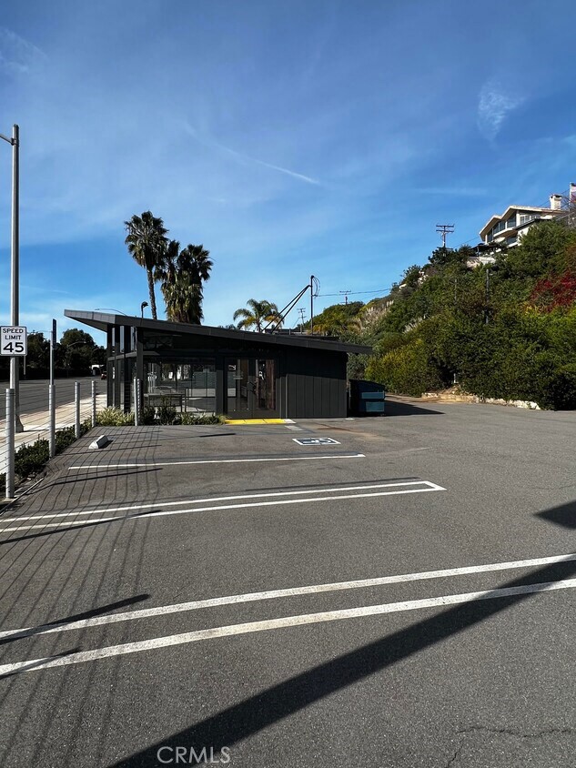 600 West Coast Highway