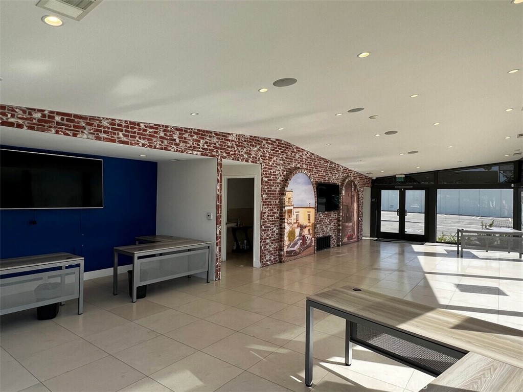 600 West Coast Highway