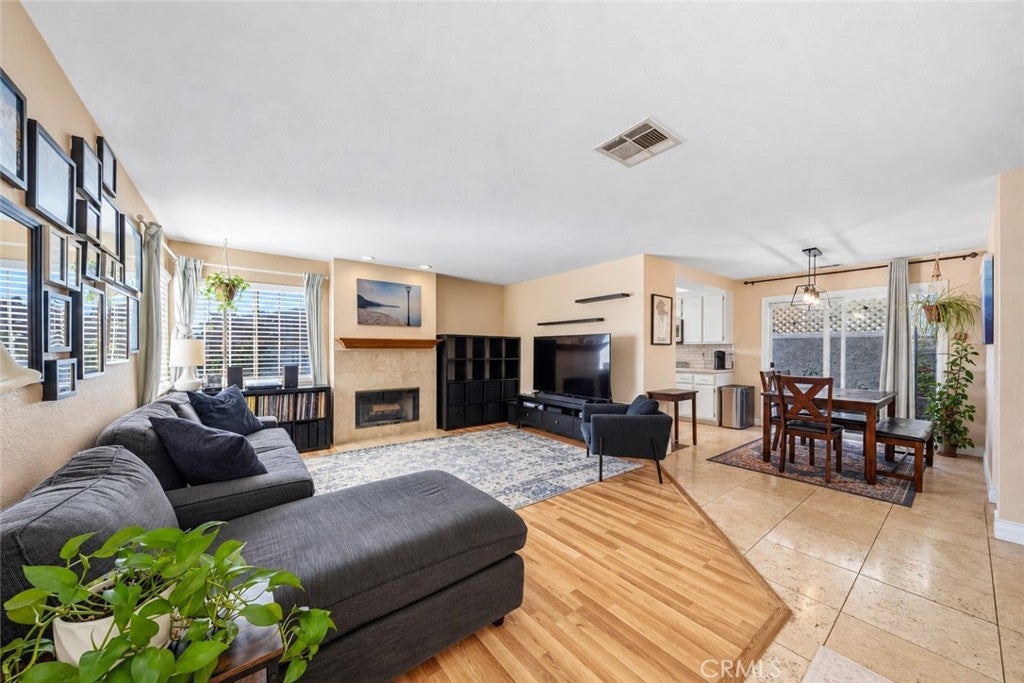934 W 26th 1
