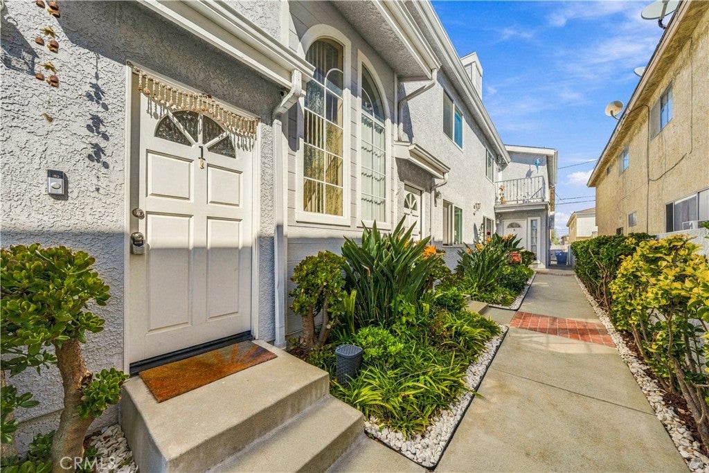 934 W 26th 1