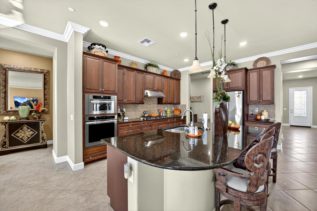 81623 Avenida Estuco