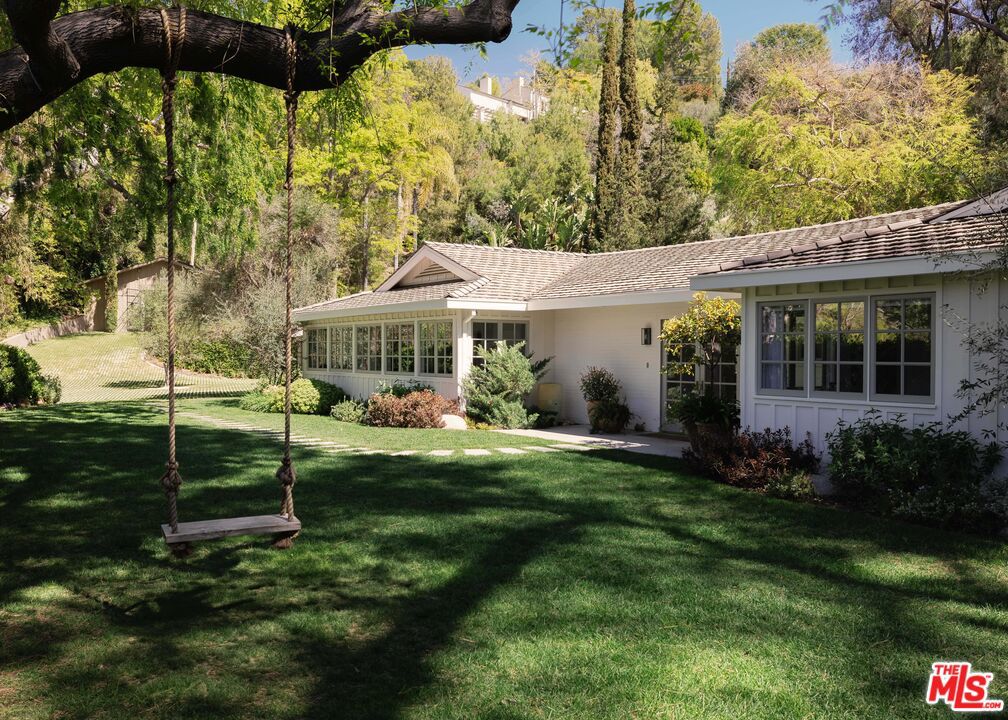 2854 Roscomare Road