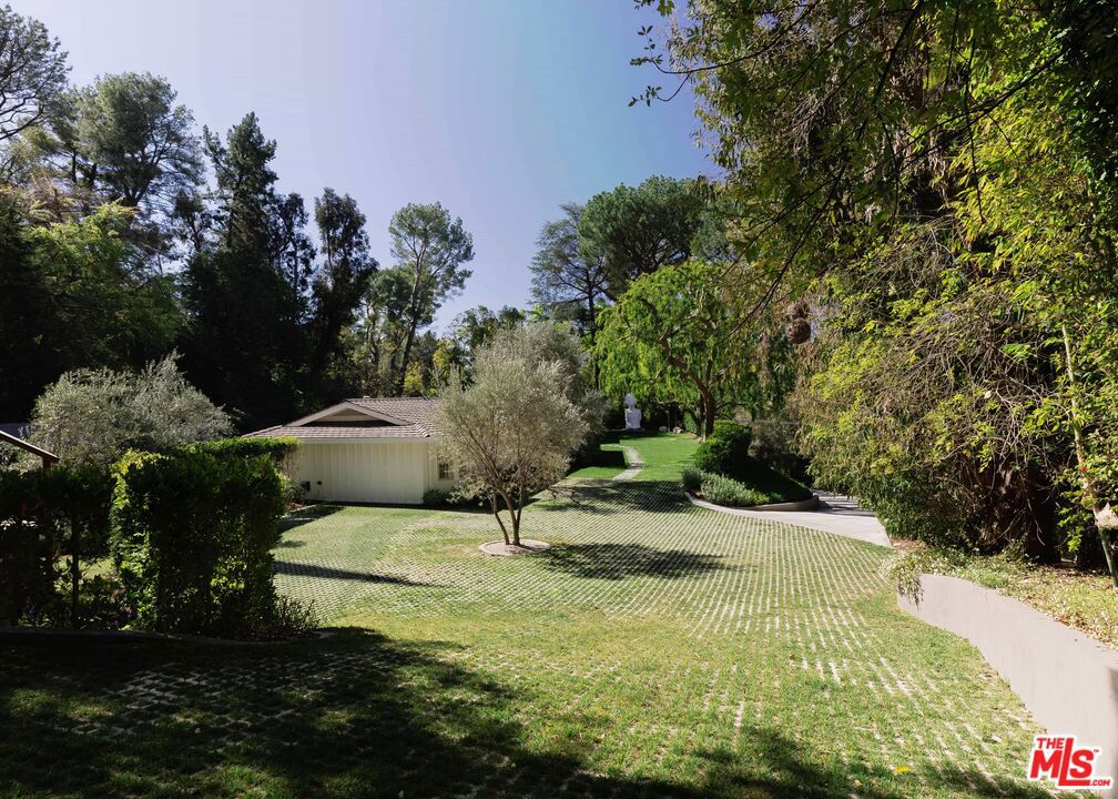 2854 Roscomare Road