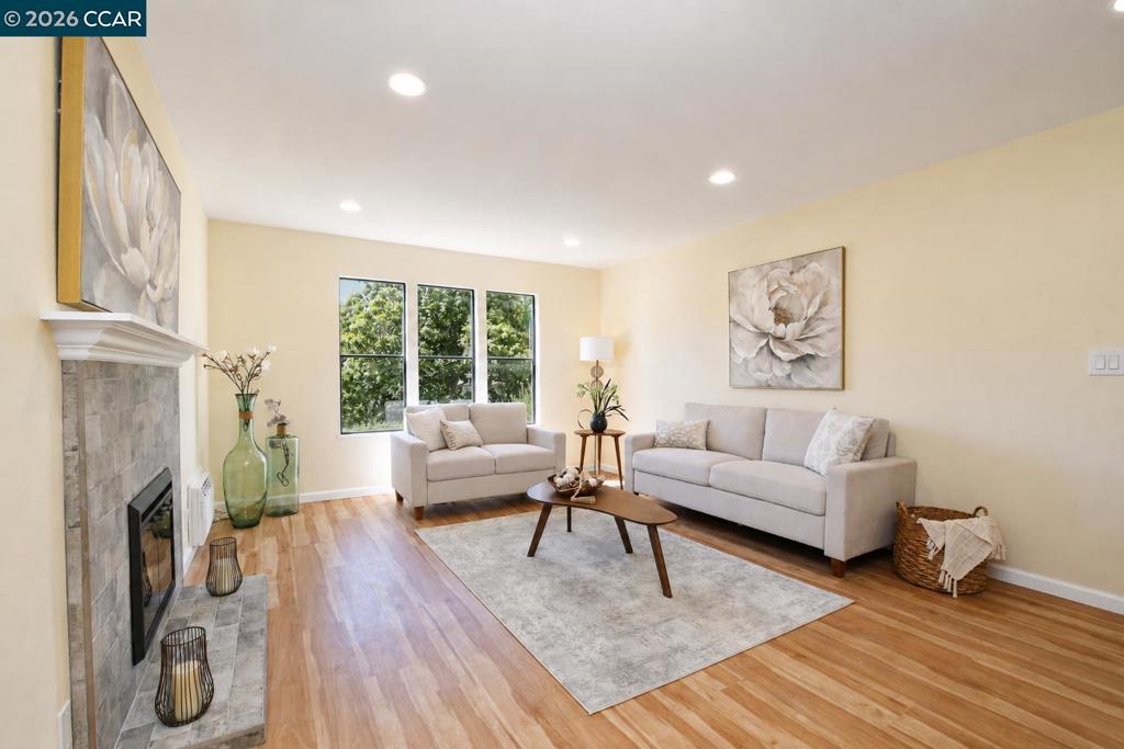 395 Camelback Rd 2