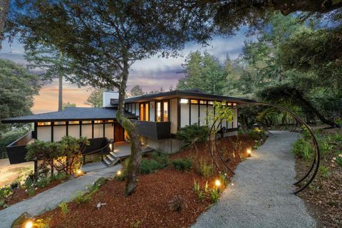 Photo of 80 Skywood Way, Woodside, CA 94062 (MLS # ML82037542)