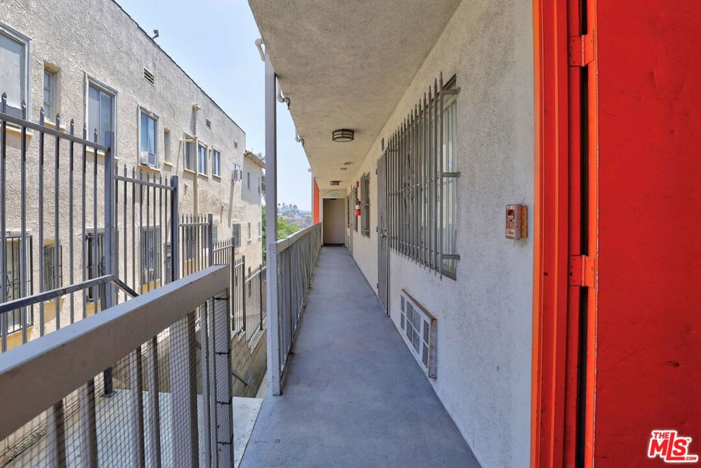 313 N Alexandria Avenue