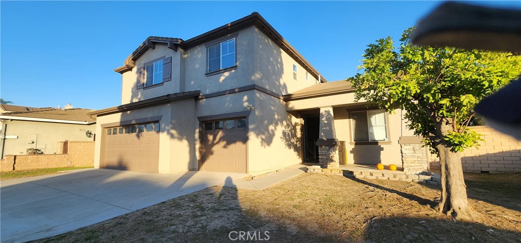 Main image without alt text