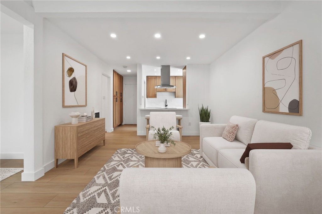 1030 W Macarthur 90