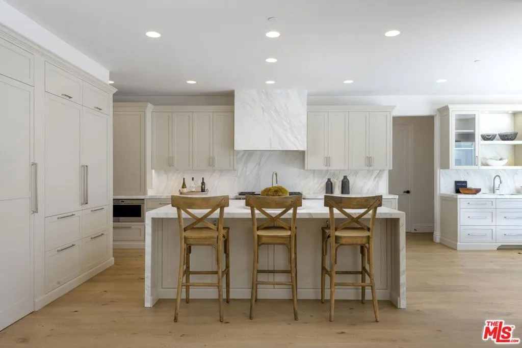 Santa Barbara, California 93108, United States, 4 Bedrooms Bedrooms, ,6 BathroomsBathrooms,Residential,Active,165167