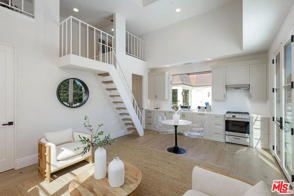 Santa Barbara, California 93108, United States, 4 Bedrooms Bedrooms, ,6 BathroomsBathrooms,Residential,Active,165167