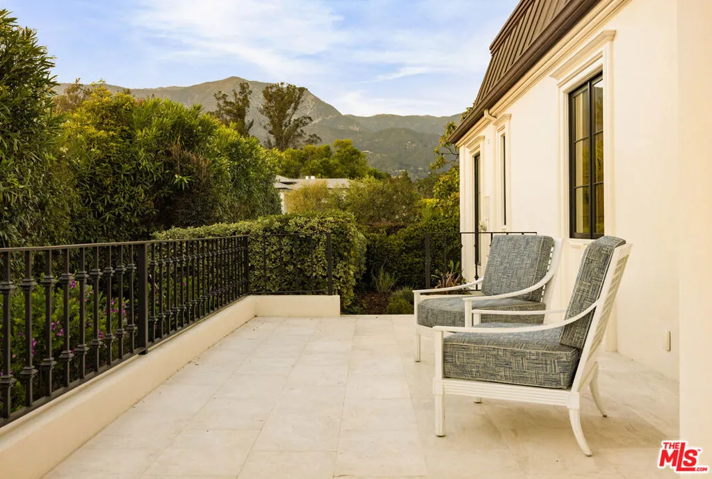 Santa Barbara, California 93108, United States, 4 Bedrooms Bedrooms, ,6 BathroomsBathrooms,Residential,Active,165167