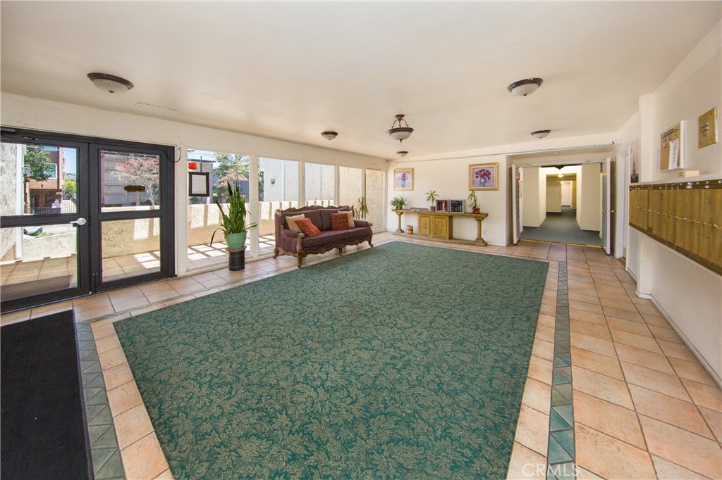 11834 Gilmore ST 16, North Hollywood CA 91606