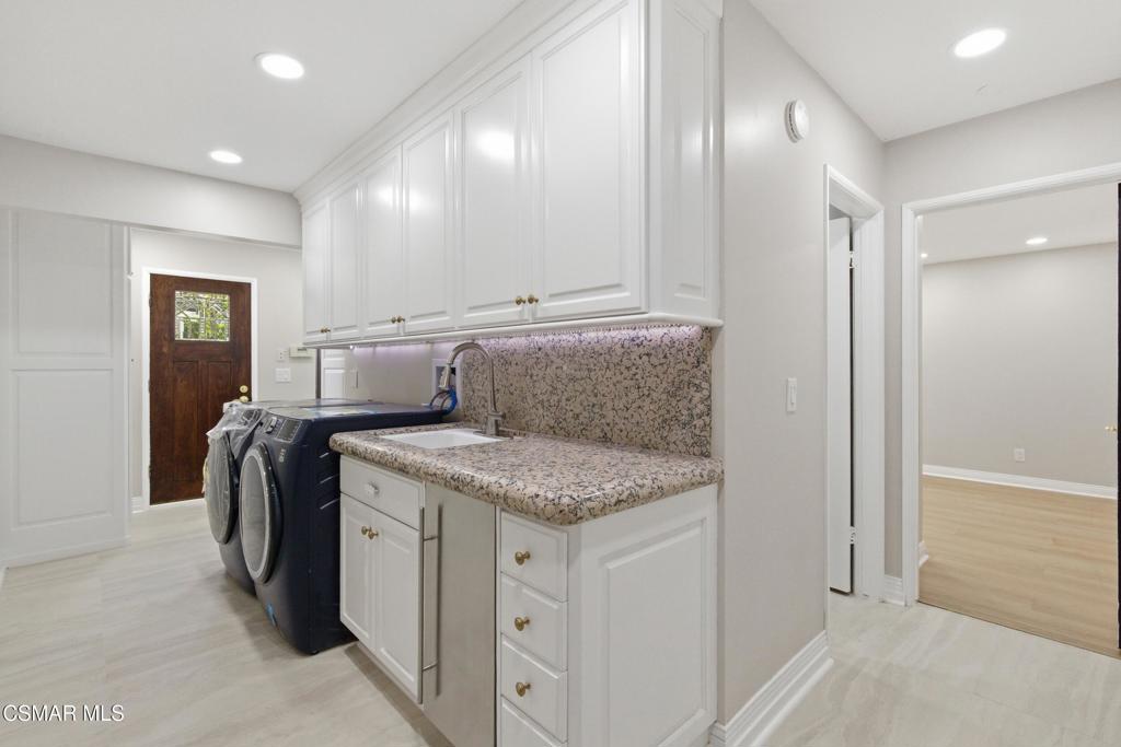 Woodland Hills, California, 91367, United States, 7 Bedrooms Bedrooms, ,6 BathroomsBathrooms,Residential,Active,2041561